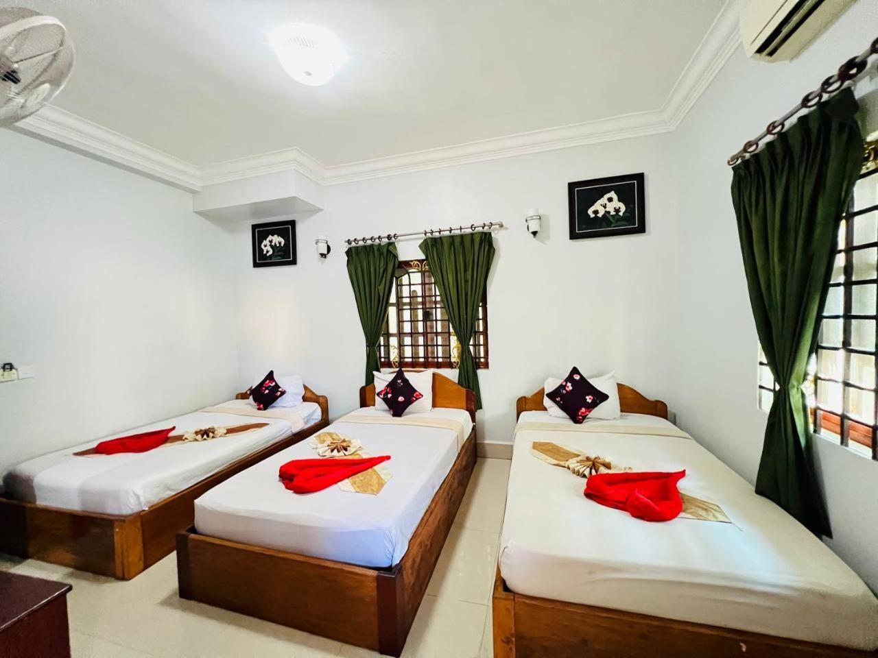 Golden Papaya Guesthouse Сіємреап Екстер'єр фото