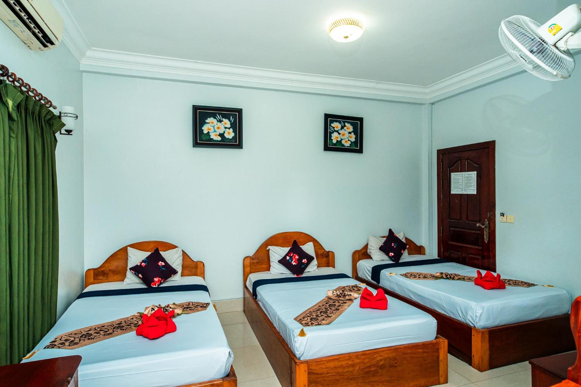 Golden Papaya Guesthouse Сіємреап Екстер'єр фото