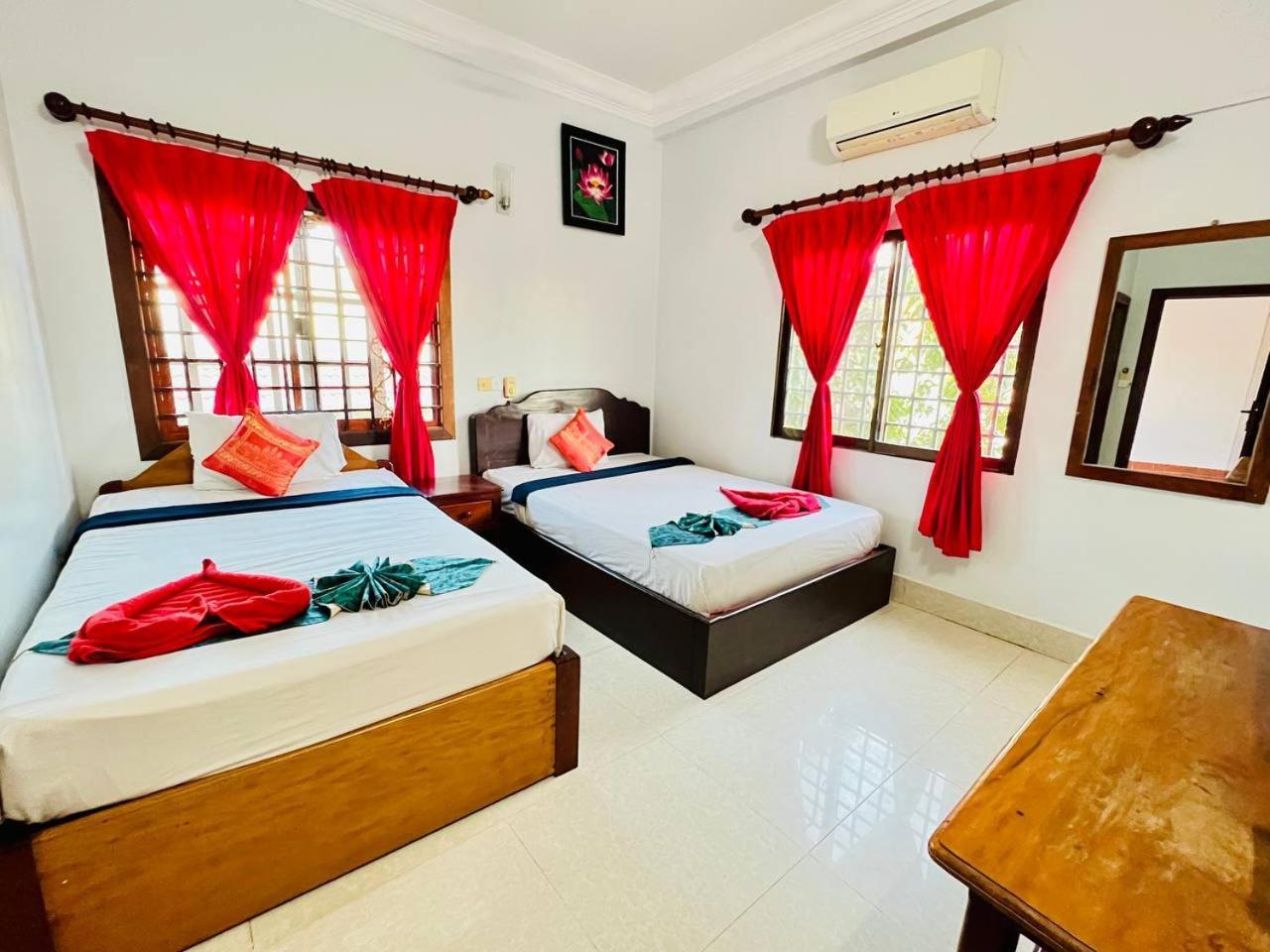 Golden Papaya Guesthouse Сіємреап Екстер'єр фото