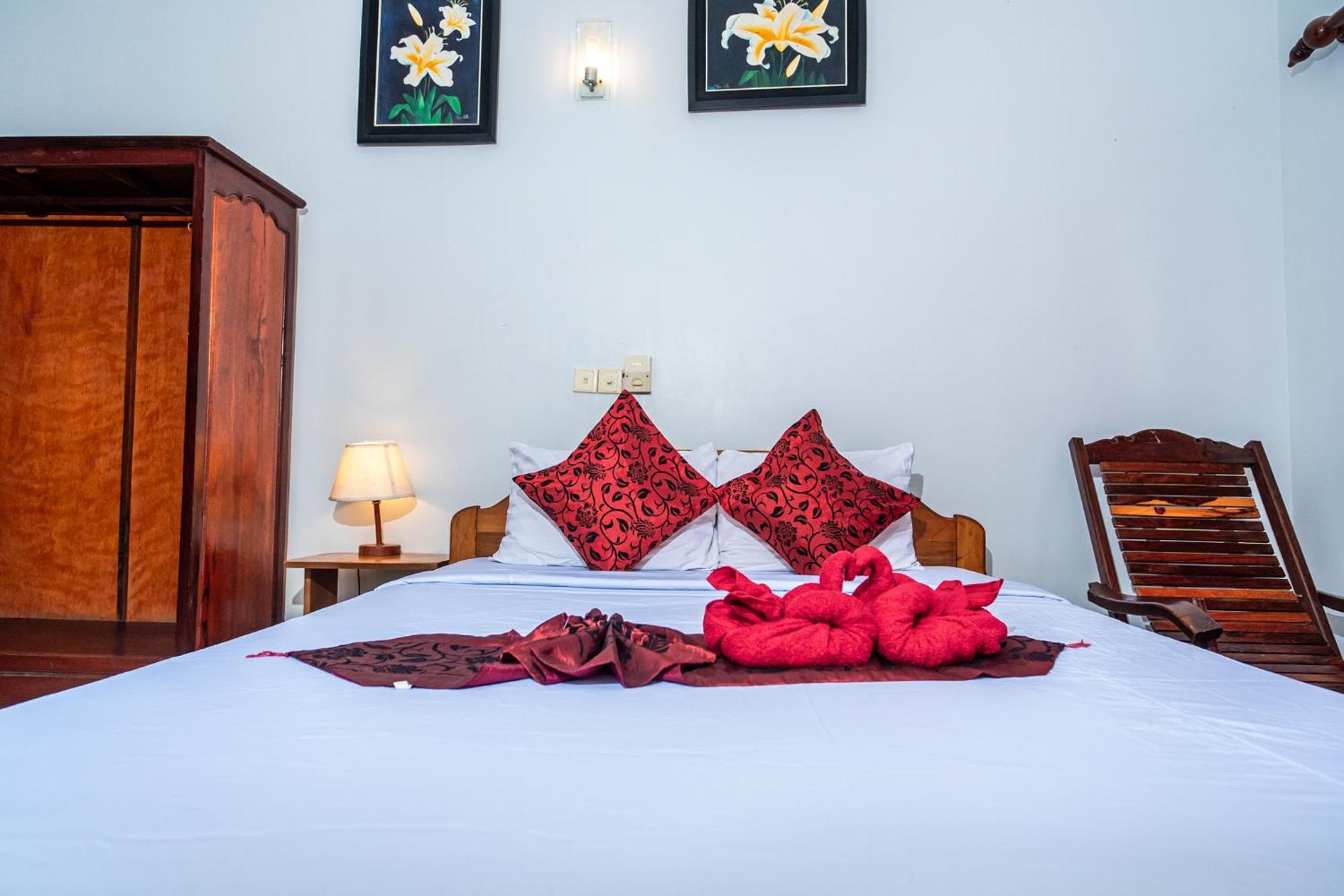 Golden Papaya Guesthouse Сіємреап Екстер'єр фото